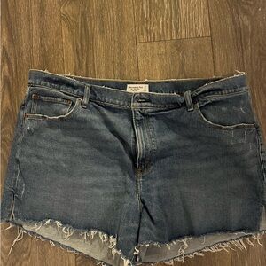 Abercrombie Mom short size 35